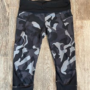 Athleta cropped black and gray camo leggings with side pockets